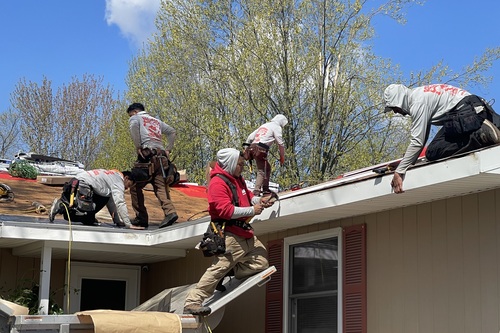 Roofing Company Working in Ann Arbor to replace local home roof 